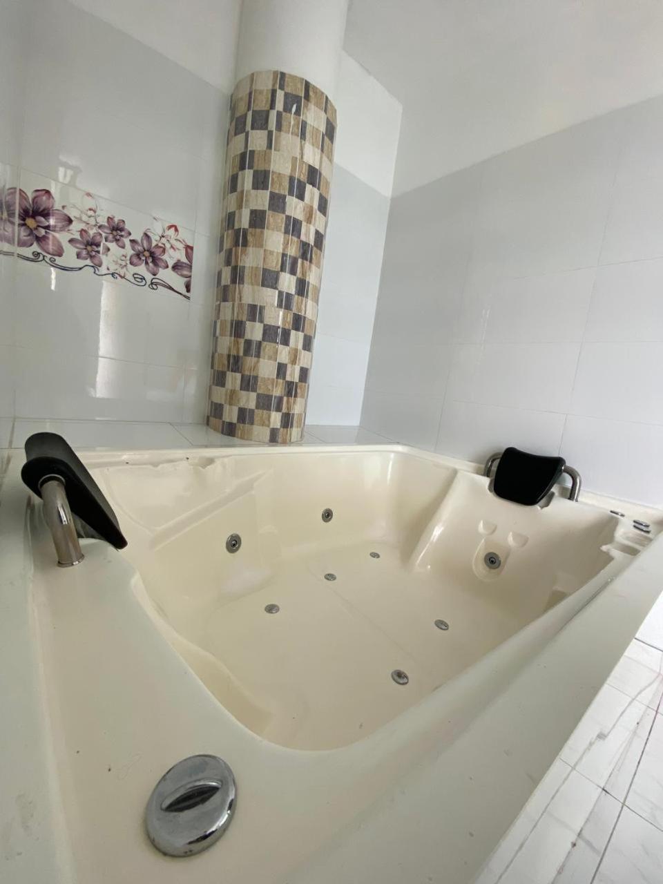 Hotel Suite Royal Melgar Exterior photo